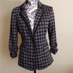 SOHO Apparel Chevron Pattern stretchy blazer with 3/4 ruched sleeves